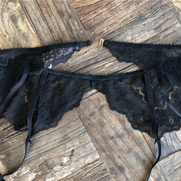 Victoria’s Secret Pantie Garter Set Large - Picture 9 of 10